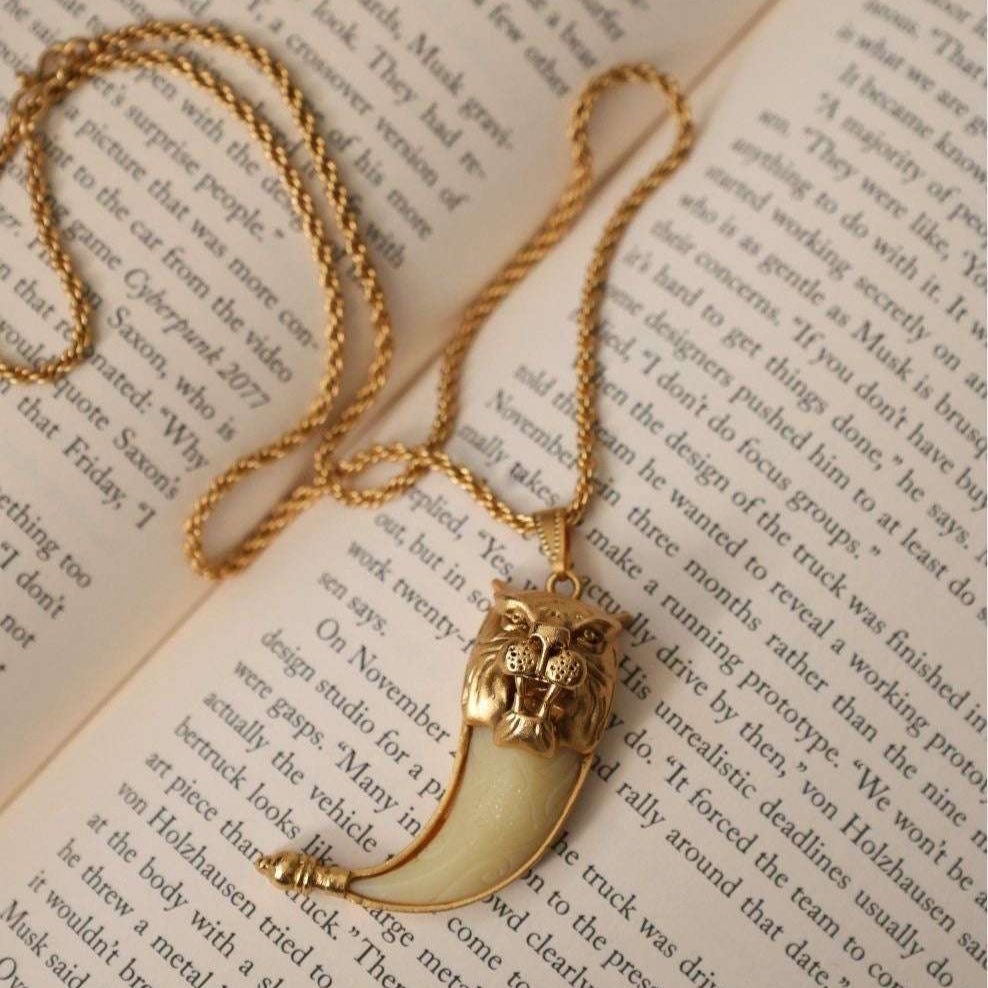 Regal Roar – Bold Tiger Pendant Necklace