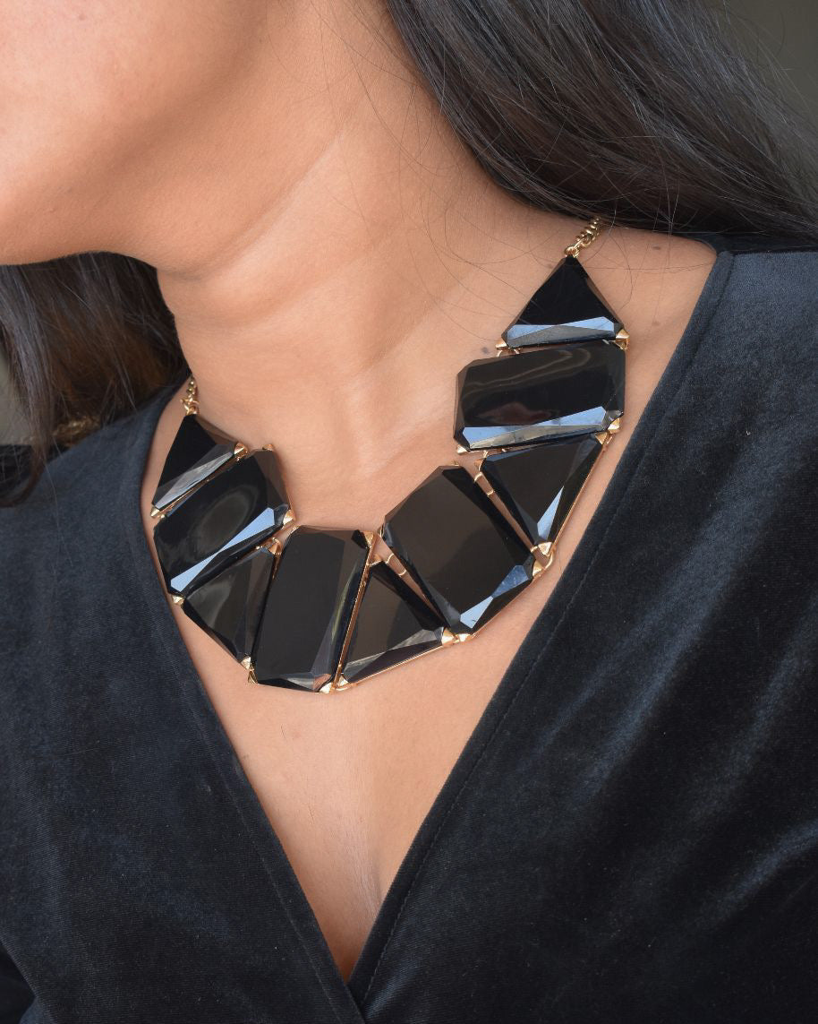 Regal ivy statement necklace with vine-inspired design and bold gold detailing