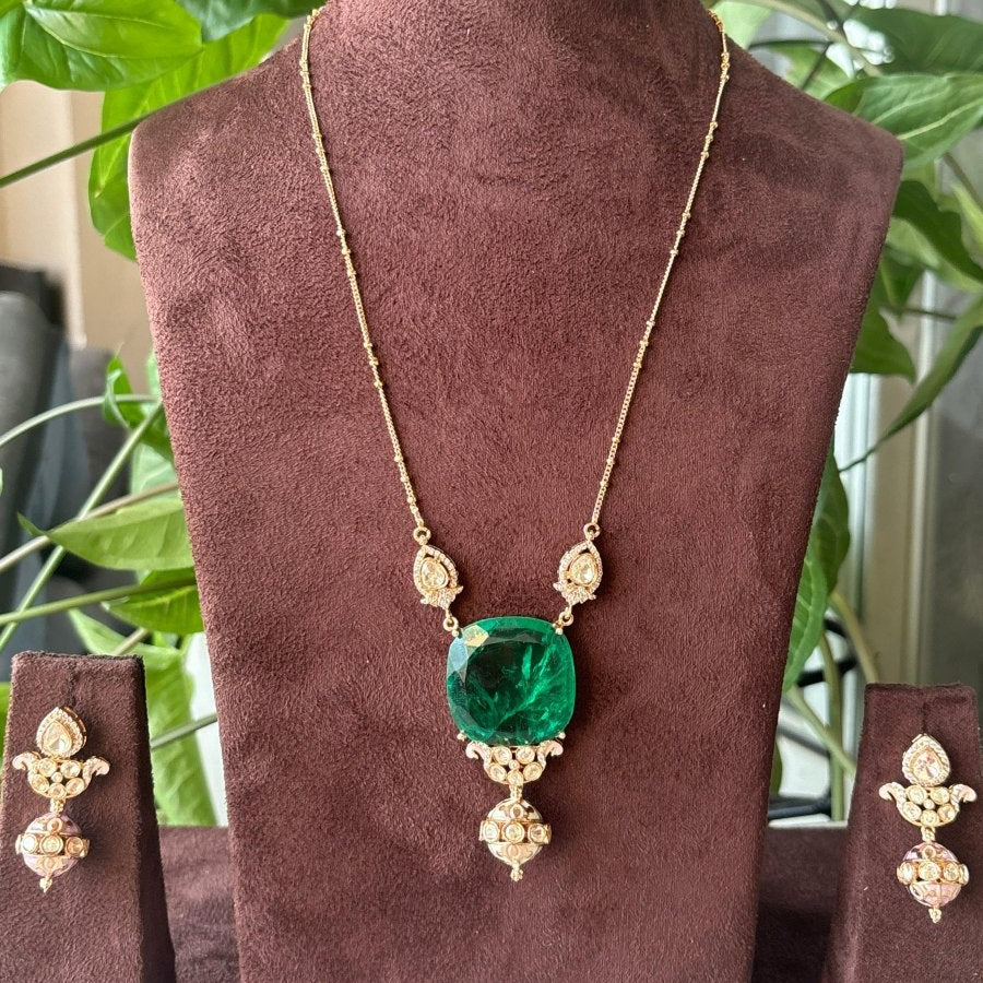 Exquisite Emerald Pendant set - MR Jewels