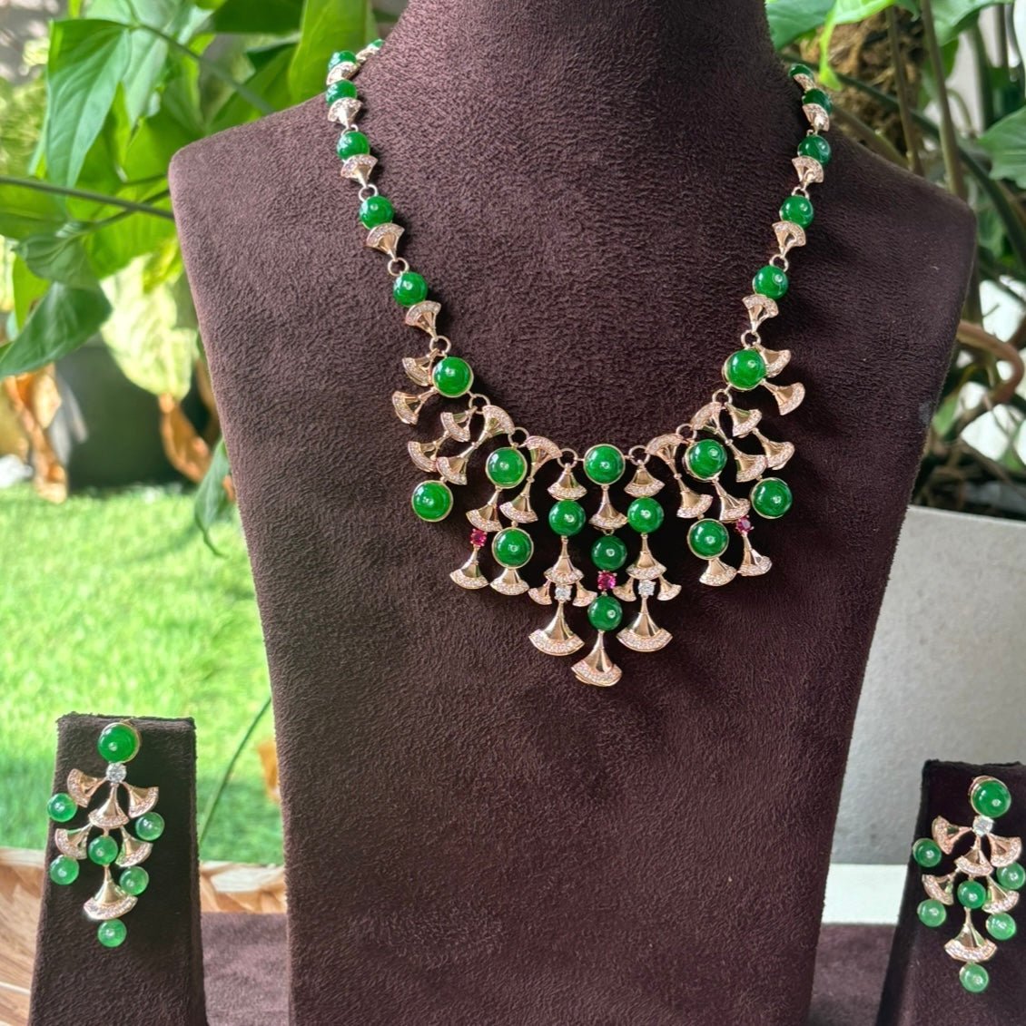 Mahira Luxe Emerald Necklace Set - MR Jewels