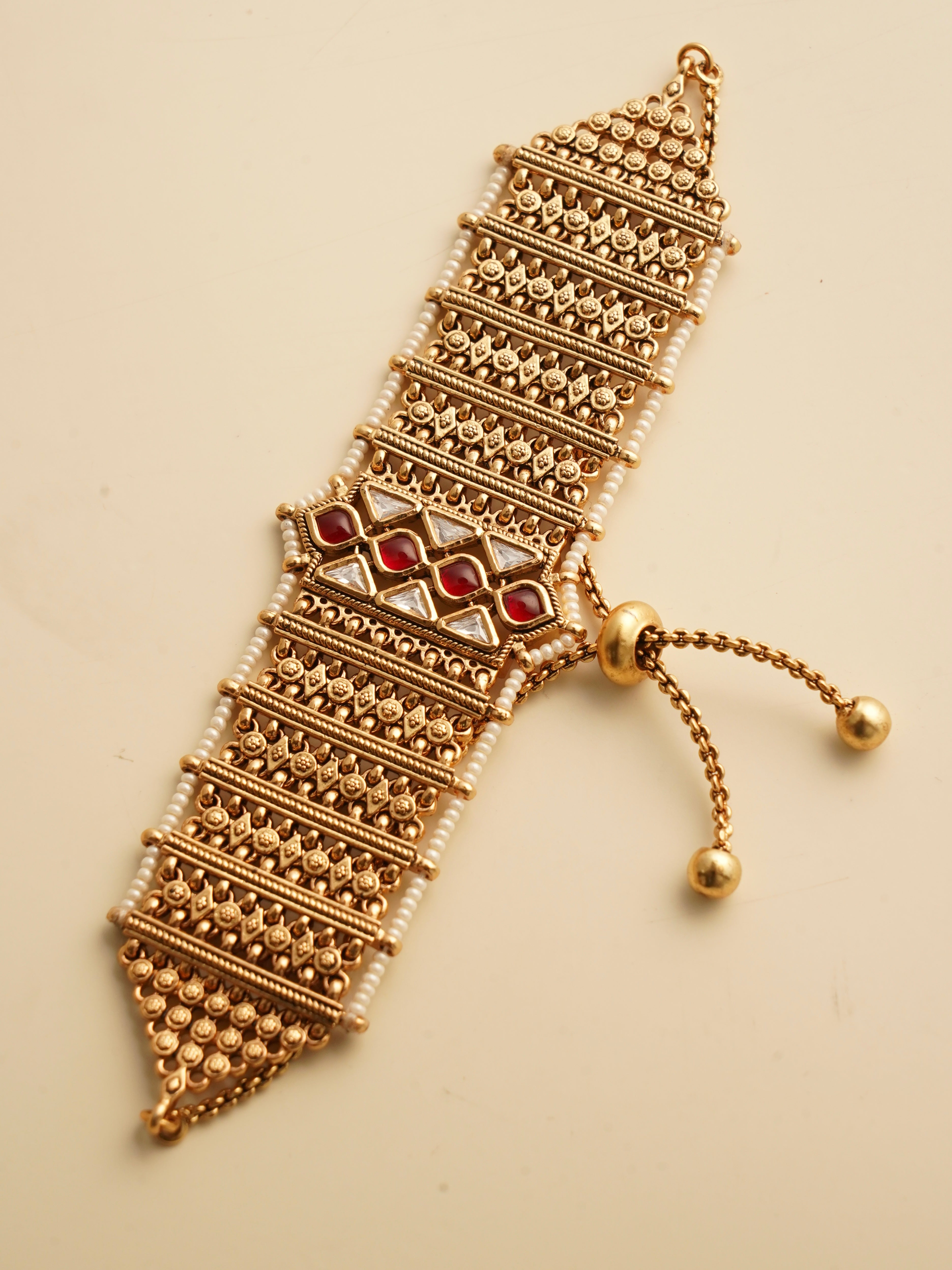 vilandi bracelet with micron gold plating and close-to-real gold appearance