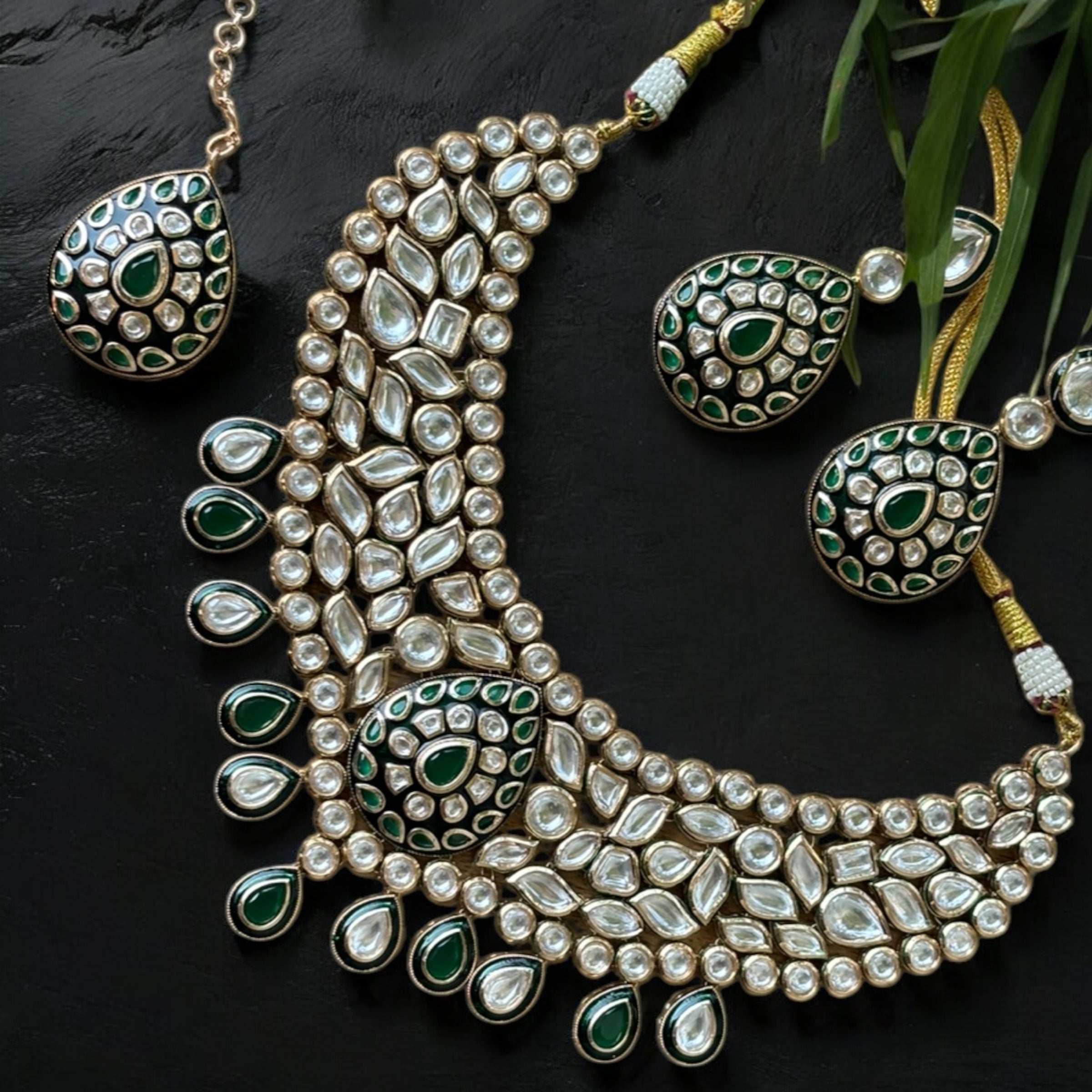 Emerald Kundan Polki Choker Set – Handcrafted Heritage Jewelry with maangtikaa and earrings