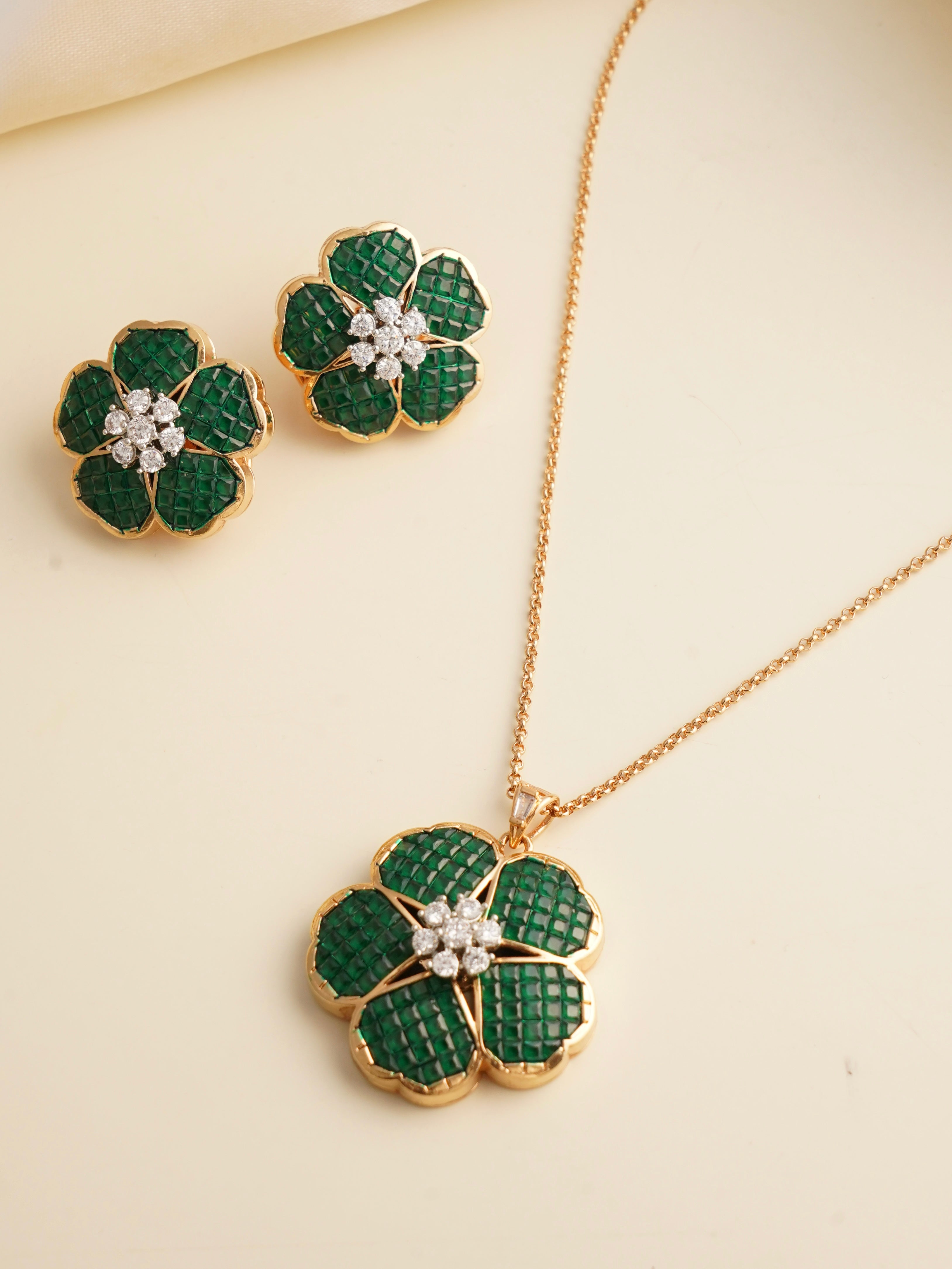 Emerald Pendant set with earrings and ring1