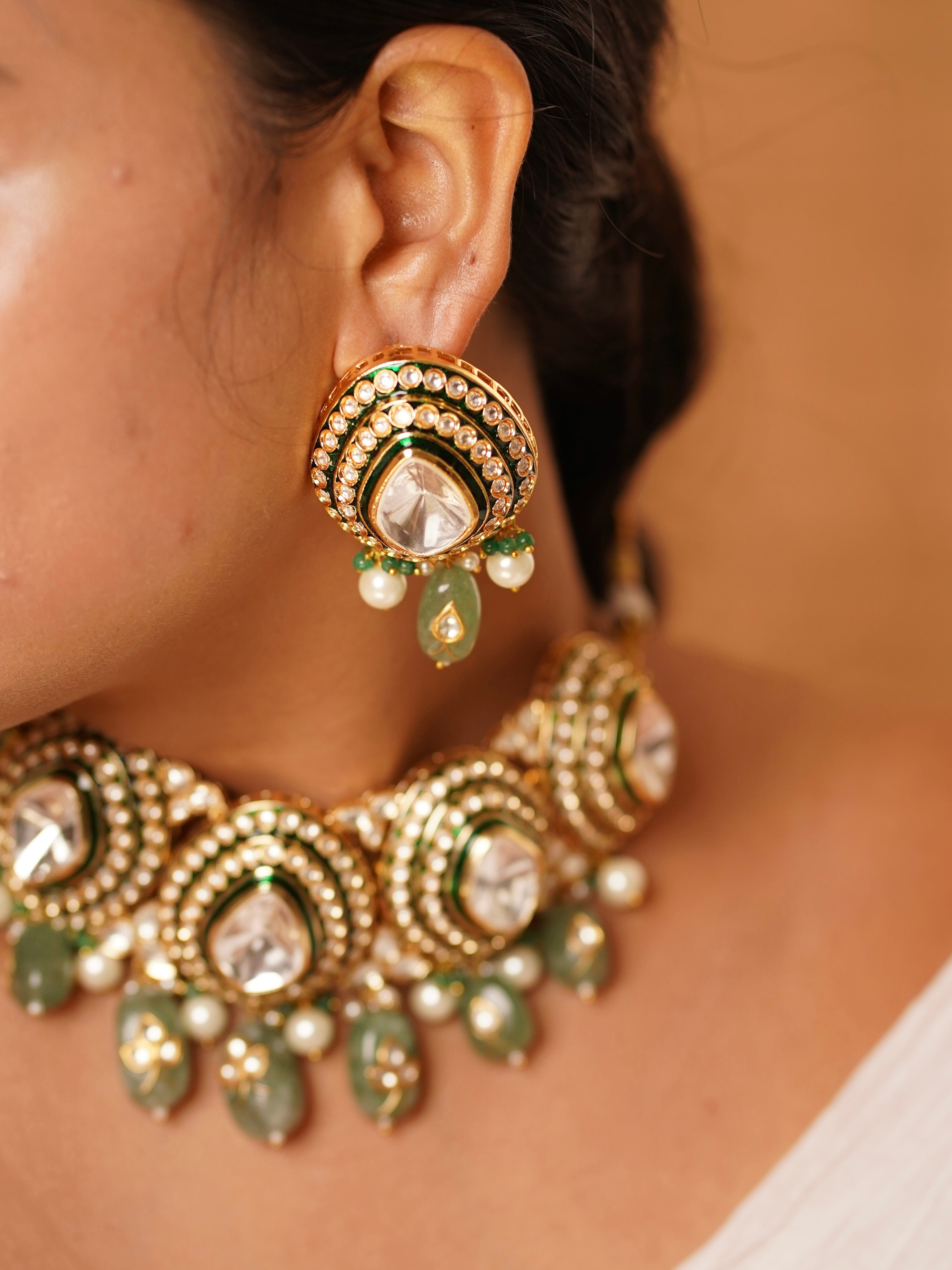 Detailed view of central polki stones and kundan frame from Aarohi bridal choker necklace
