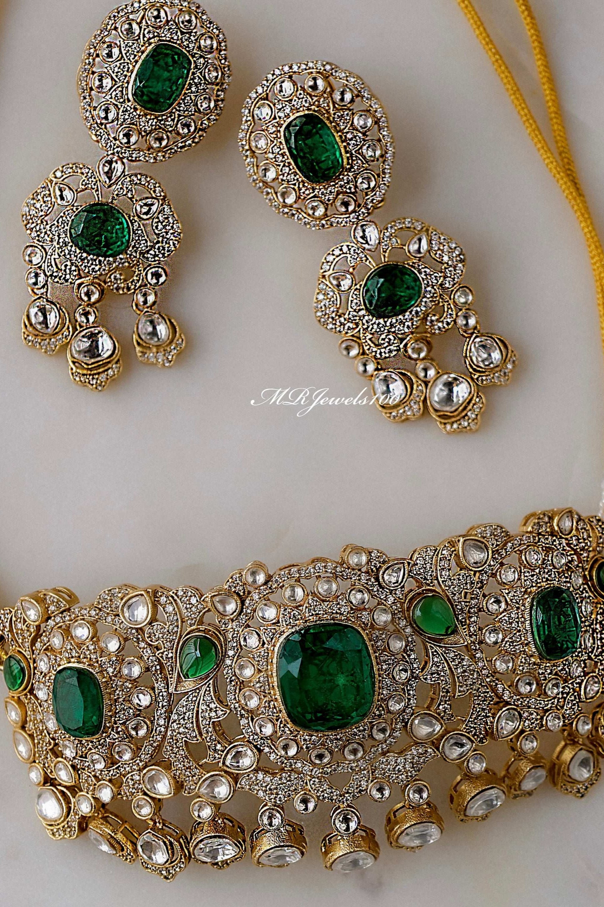 Kiara luxurious Emerald choker with earrings