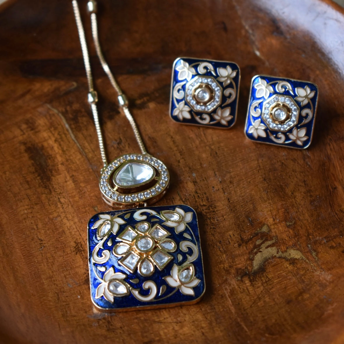 Meenakari pendant set with kundan highlights and elegant enamel work, frontal display