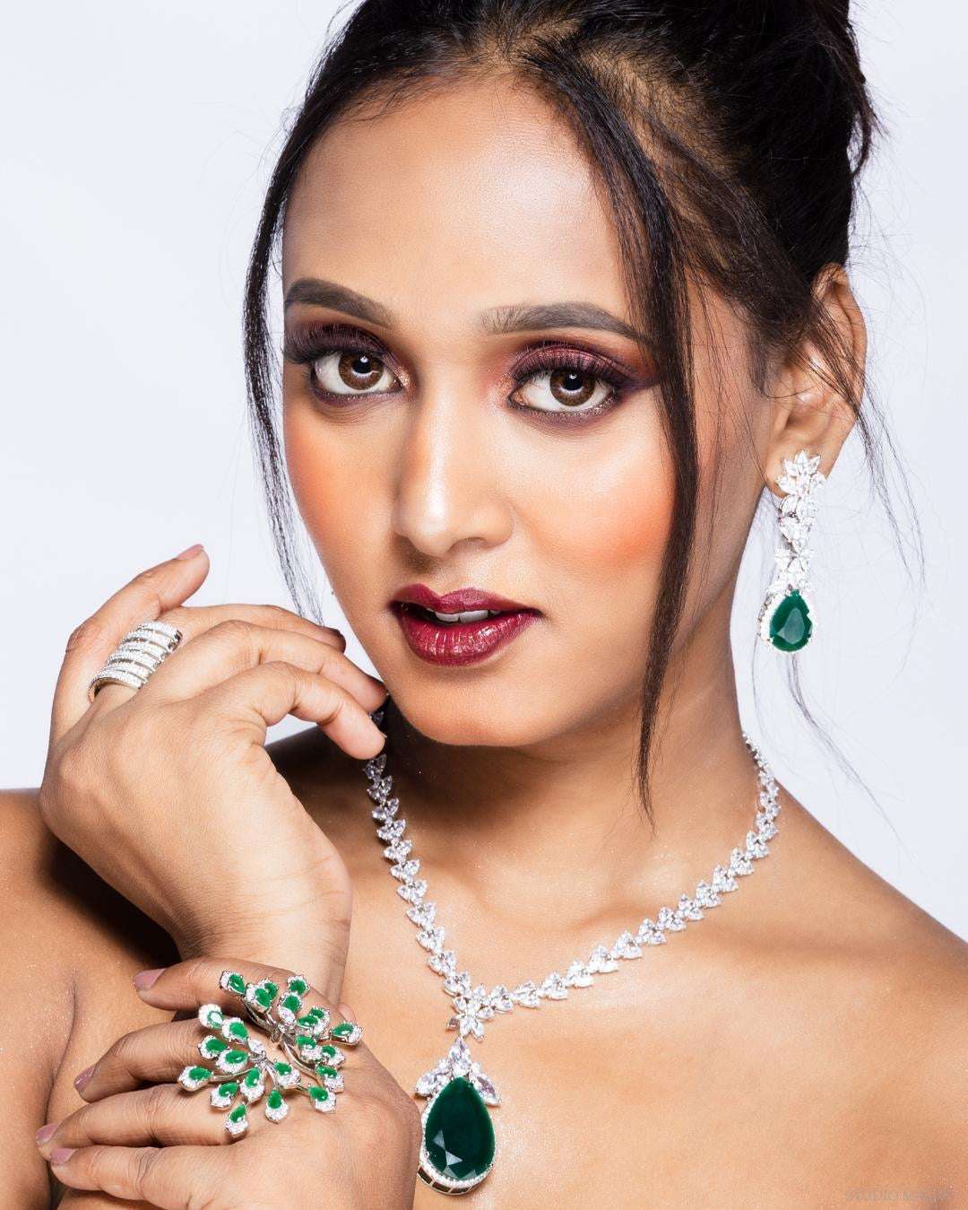 Emerald Grace Royale – Luxe Green Stone Jewelry Set