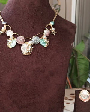 Oceanic Charm Shell Necklace Set