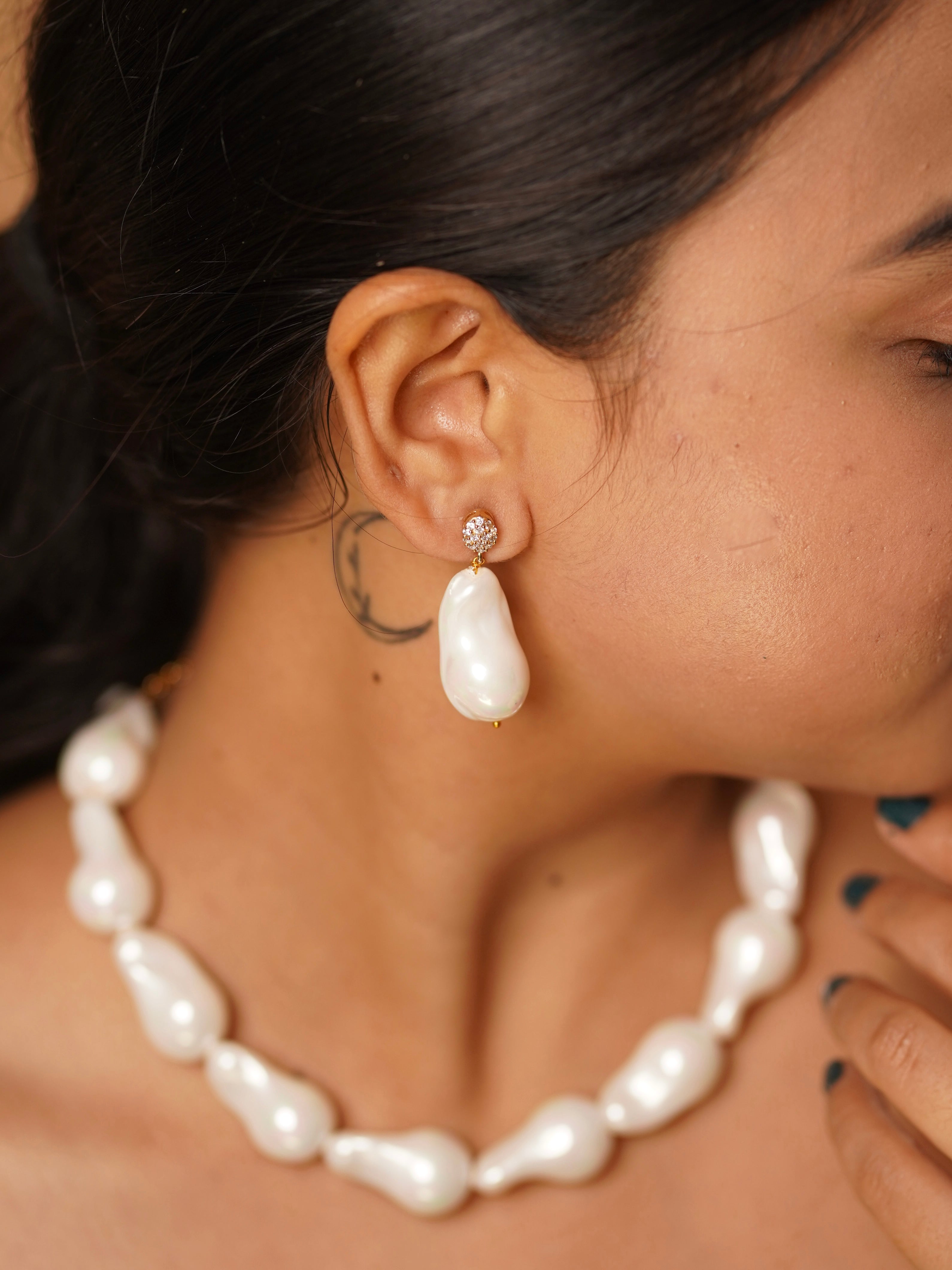 Side view of baroque pearl necklace showing irregular pearls and soft sheen