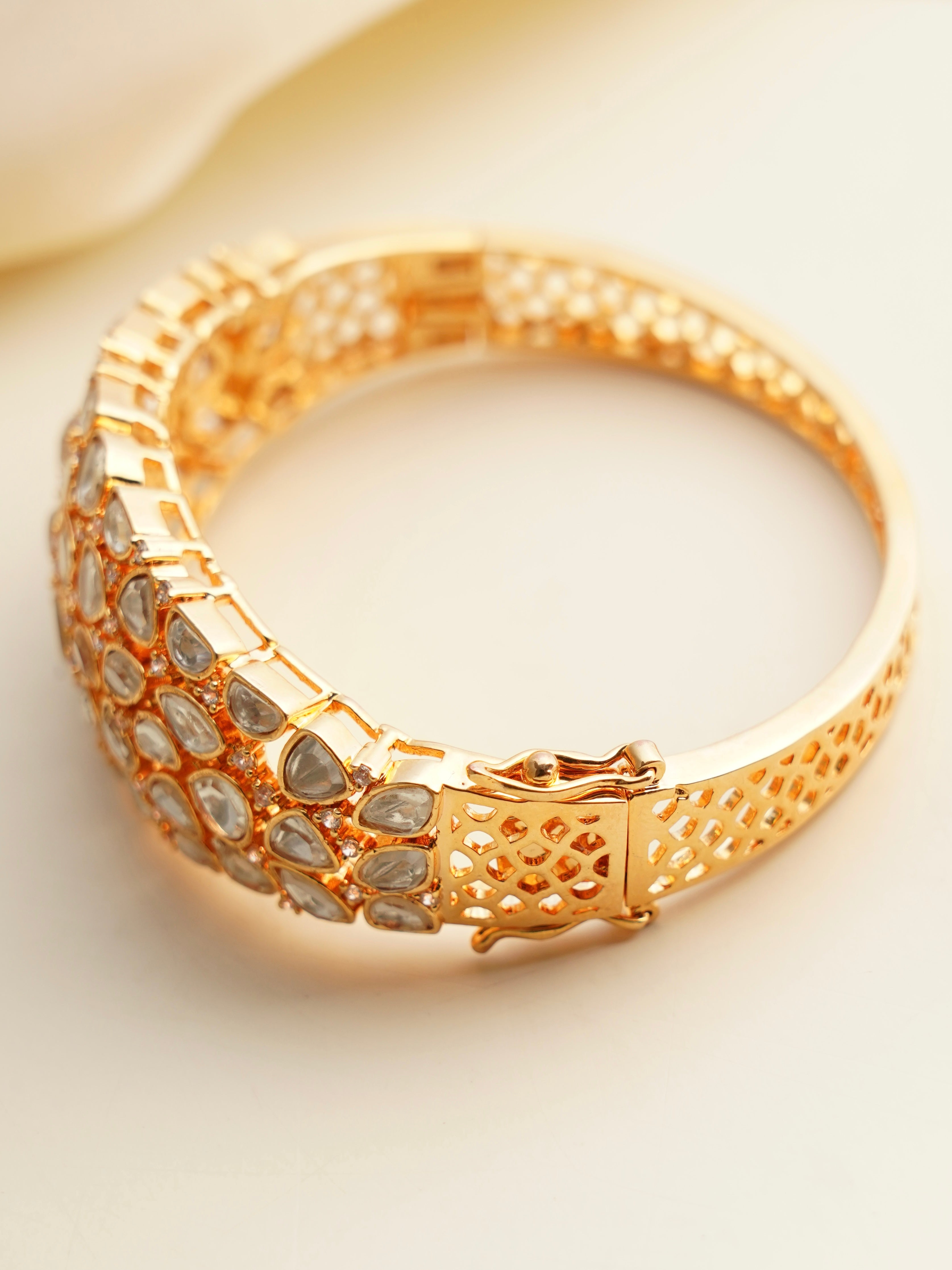 Front view of openable kundan bracelet featuring copper alloy and elegant detailing