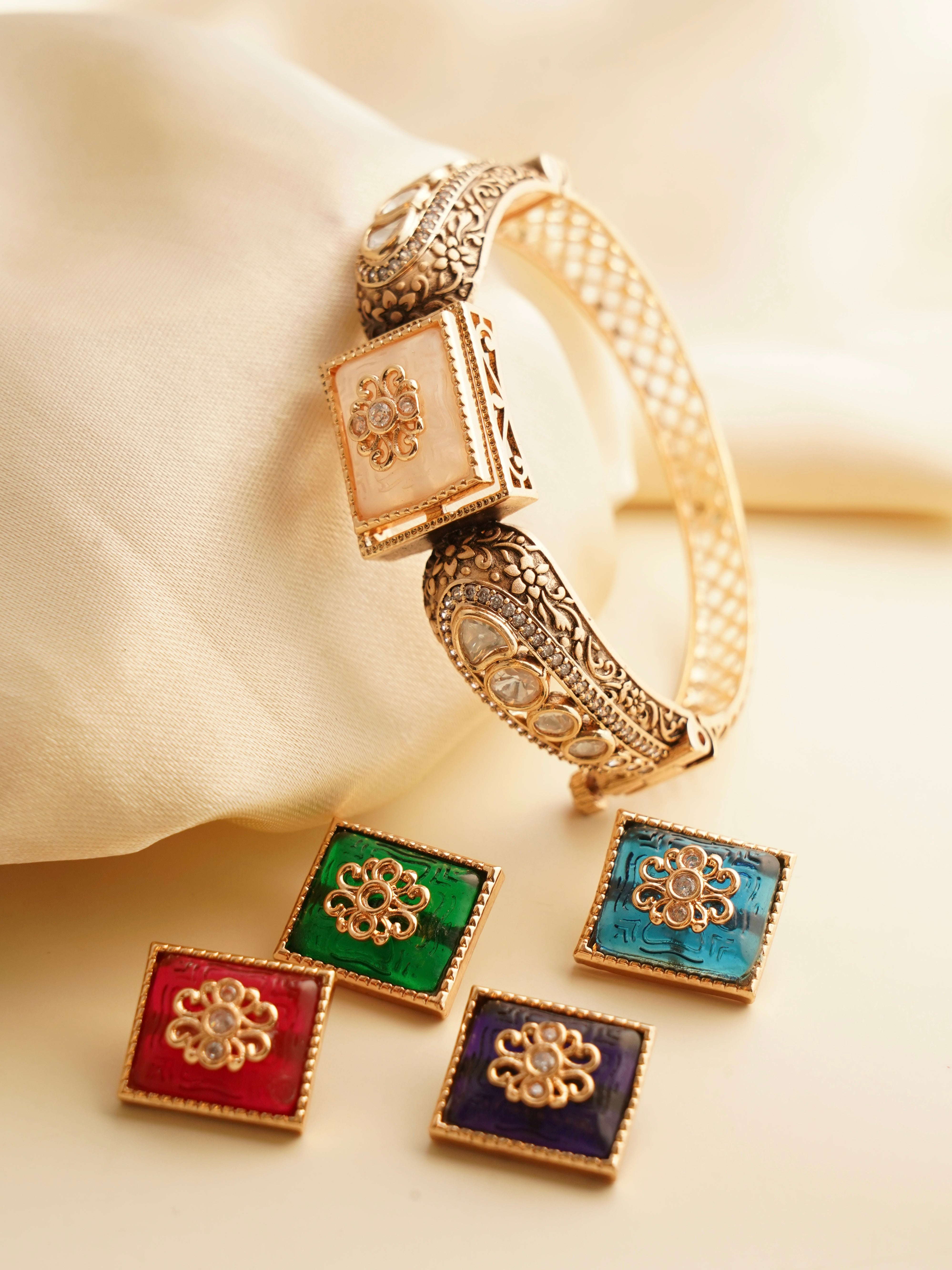 Heritage bracelet with interchangeable enamel tiles and openable gold frame