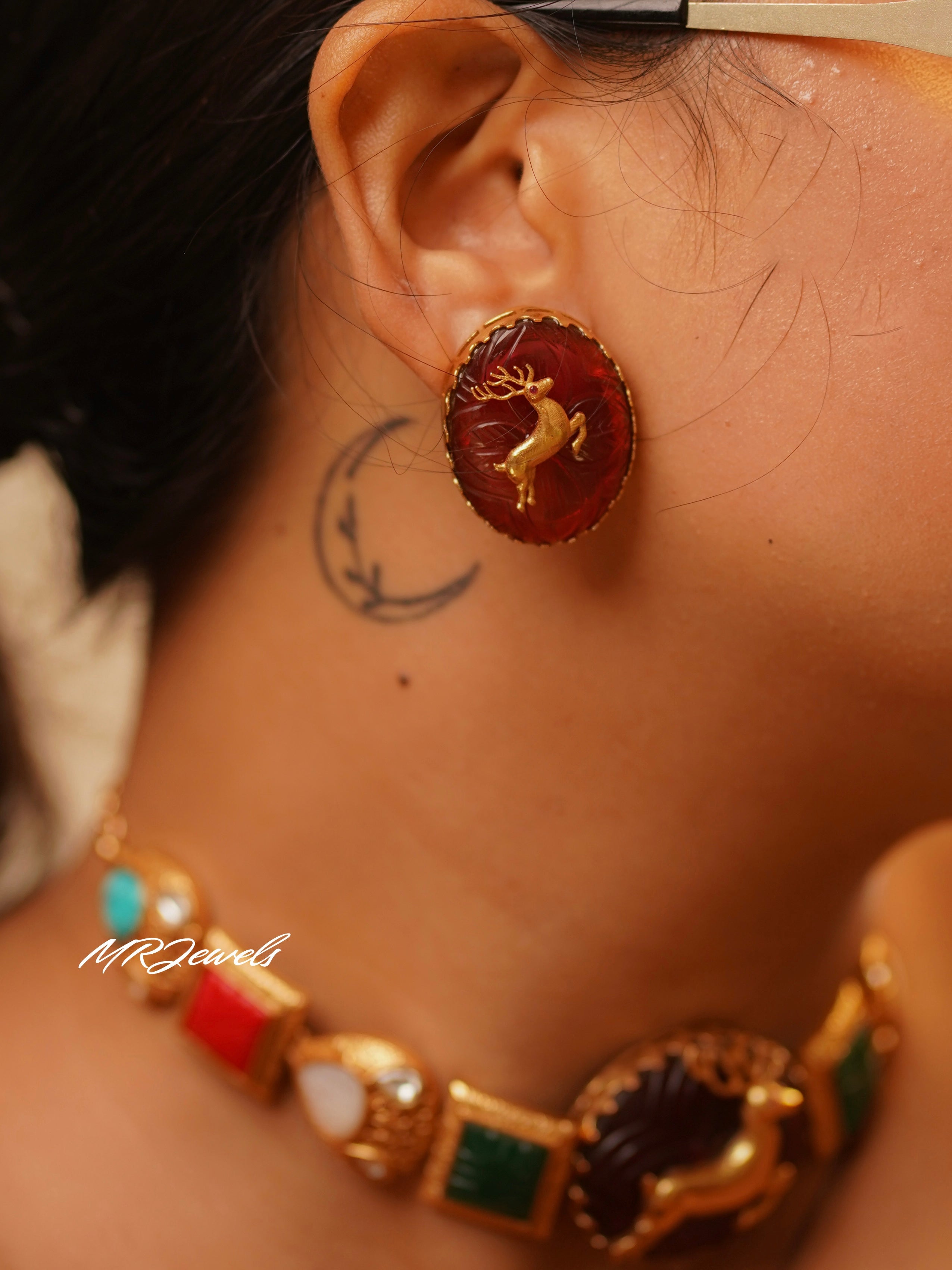 Close-up of choker featuring kundan work and multi-stone settings