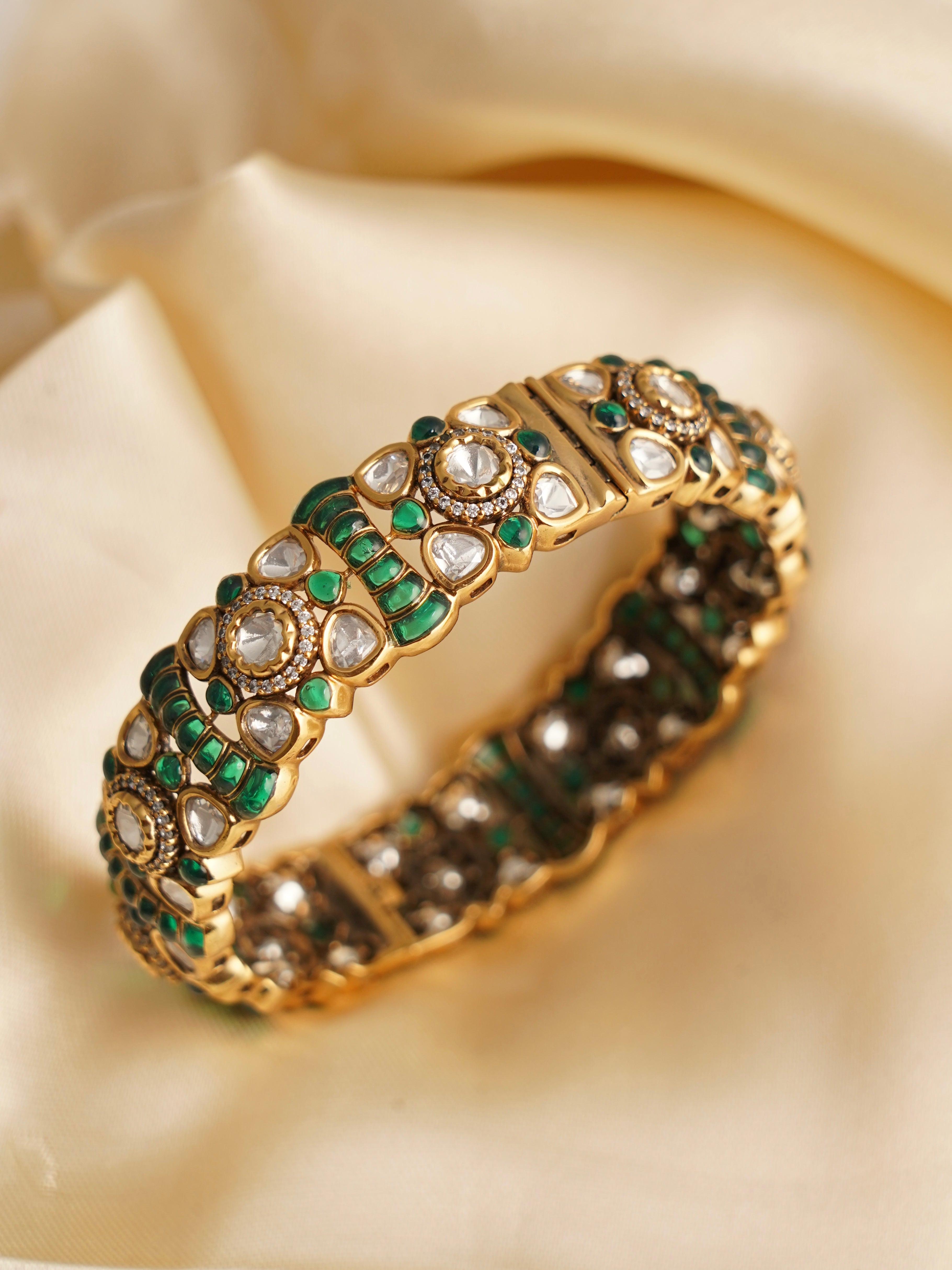 Side angle showing polki arrangement on openable gold-toned kada