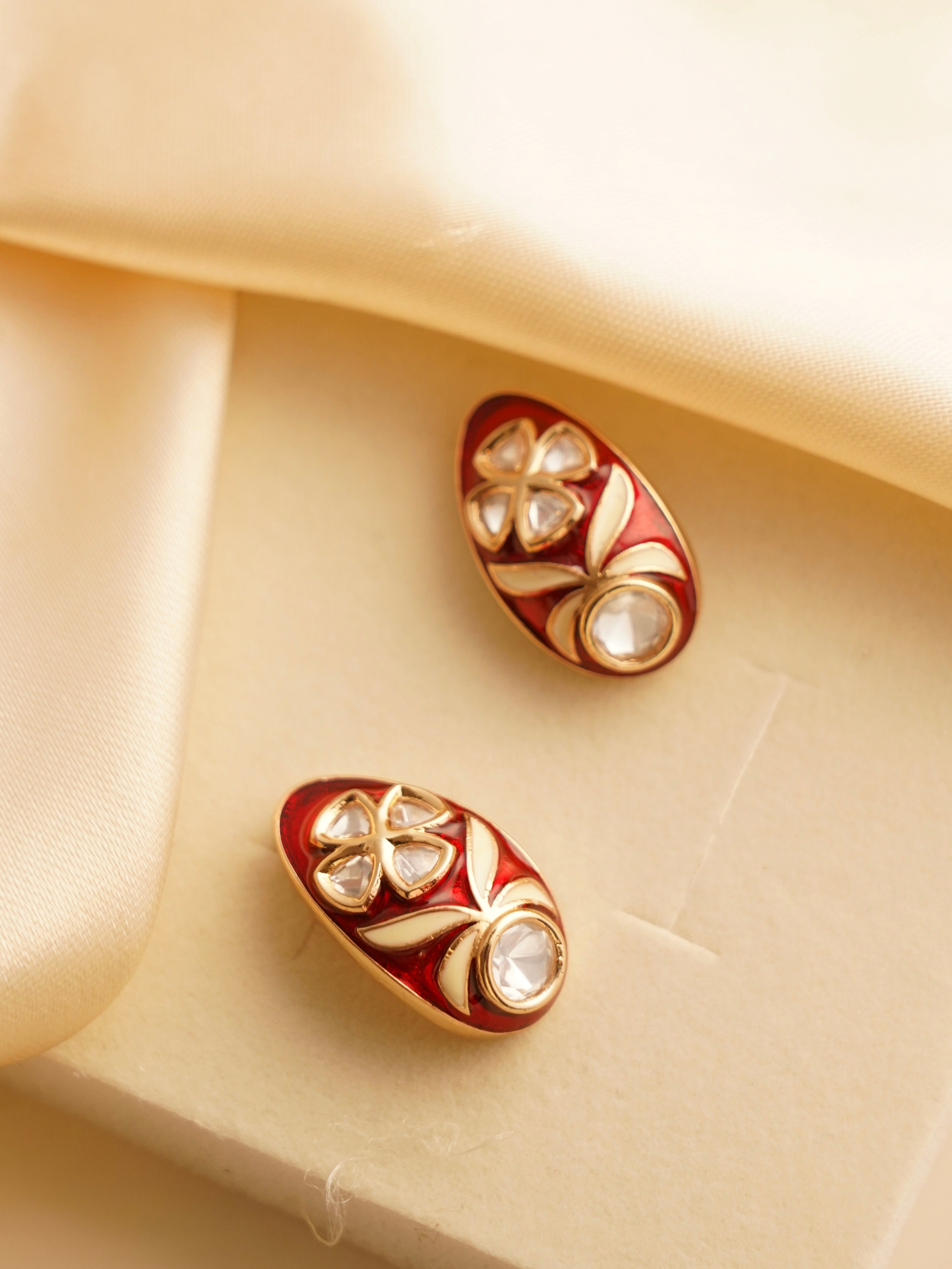 Detailed side view of meenakari hasli highlighting traditional Indian artwork