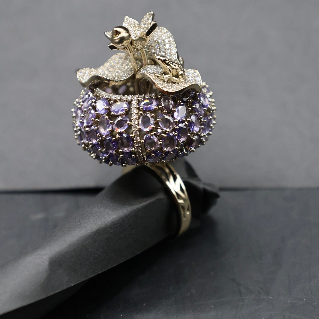 Stone-cut cocktail ring in geometric design with high-polish finish