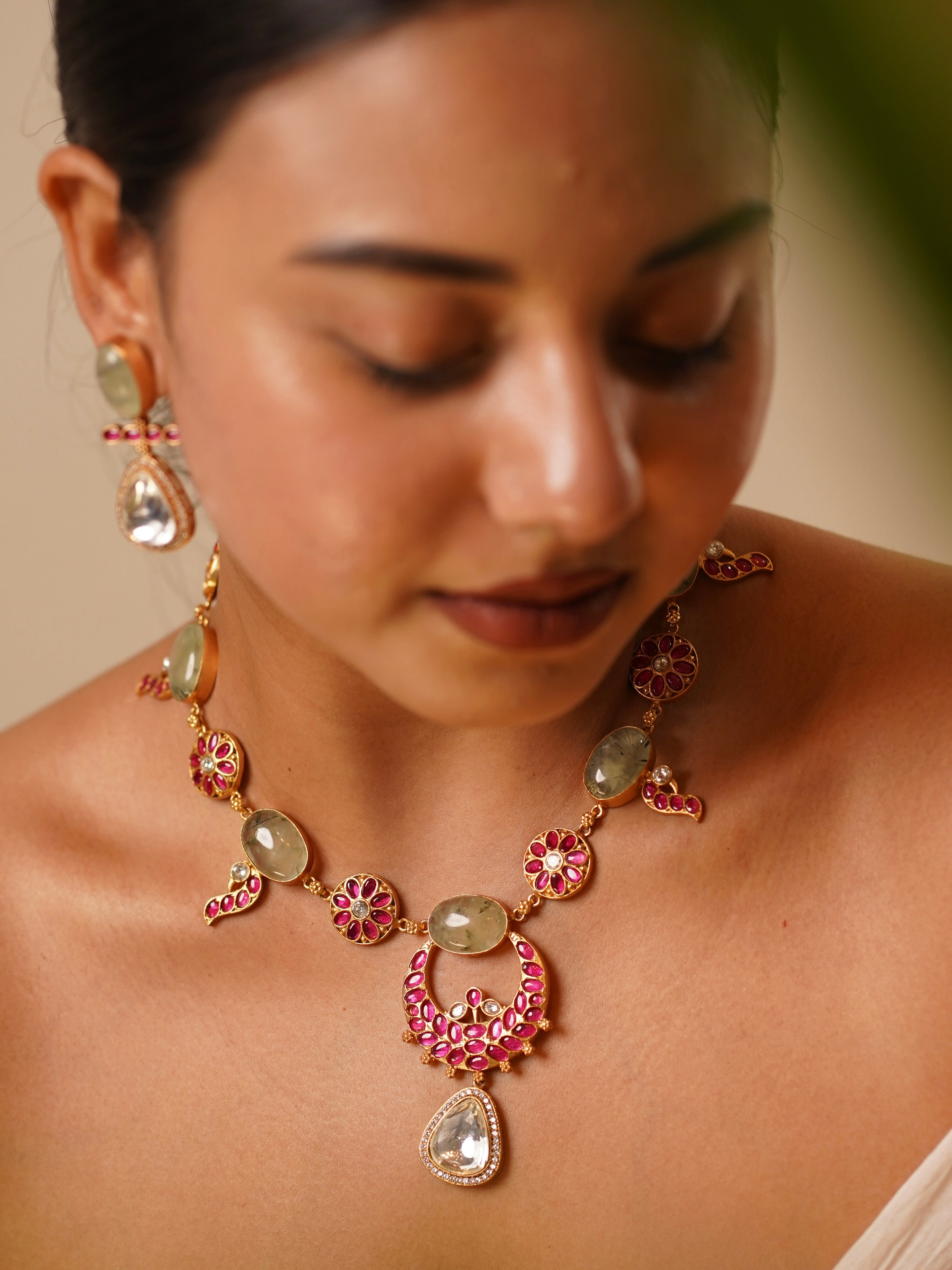 kempu necklace set with kundan and prehnite stones, featuring bold detailing