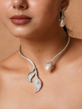 Diamond and pearl necklace with leaf motifs and pearl drop centerpiece