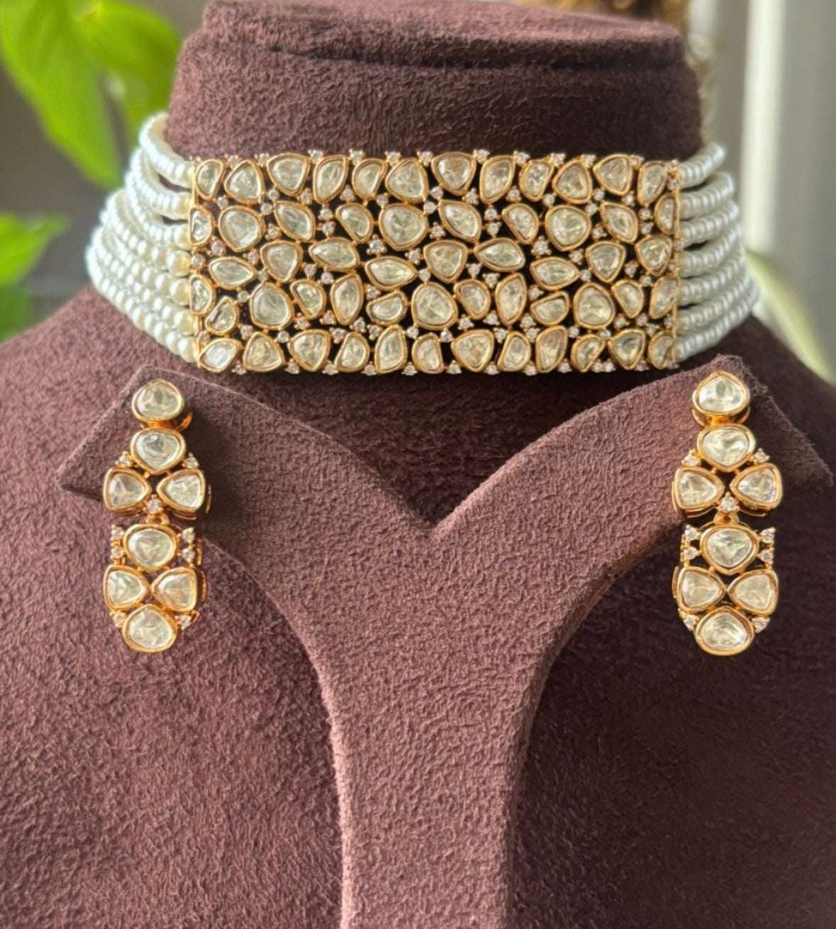 Elegant Pearl Kundan choker Necklace with matching Earrings