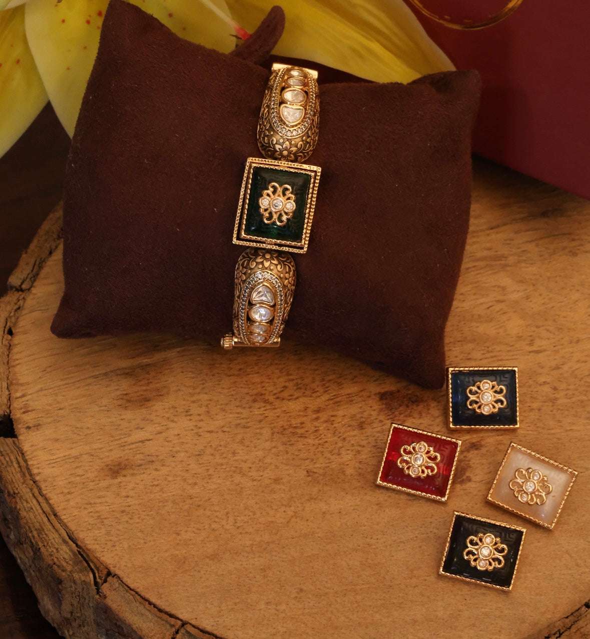 Amaya Rooh – Heritage Style Color-Change Bracelet ( Openable)