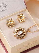 Jivika Kundan Pendant set