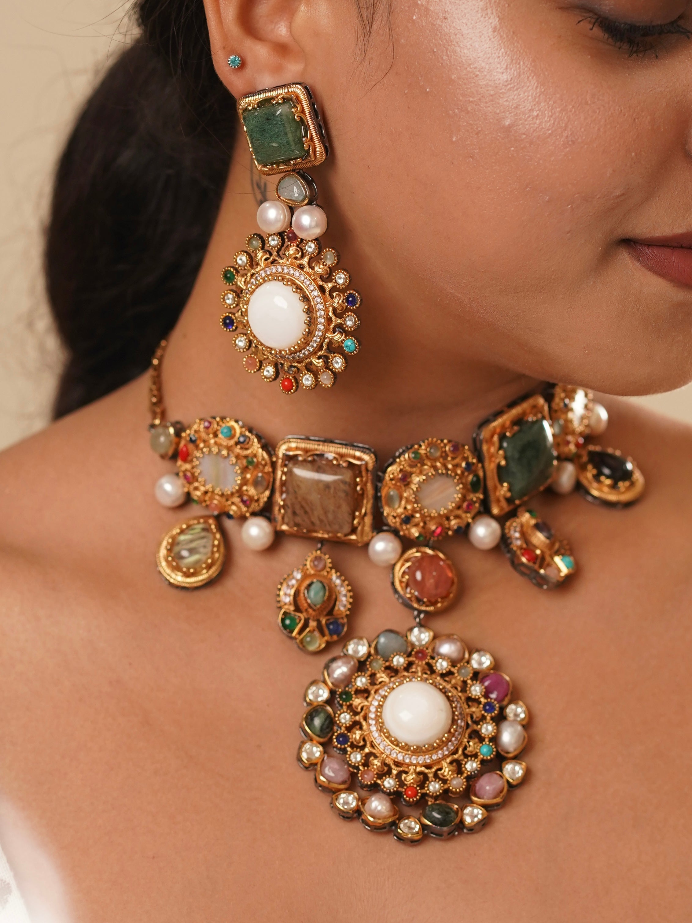 Antique gold choker with suspended natural stones and delicate vintage-inspired design