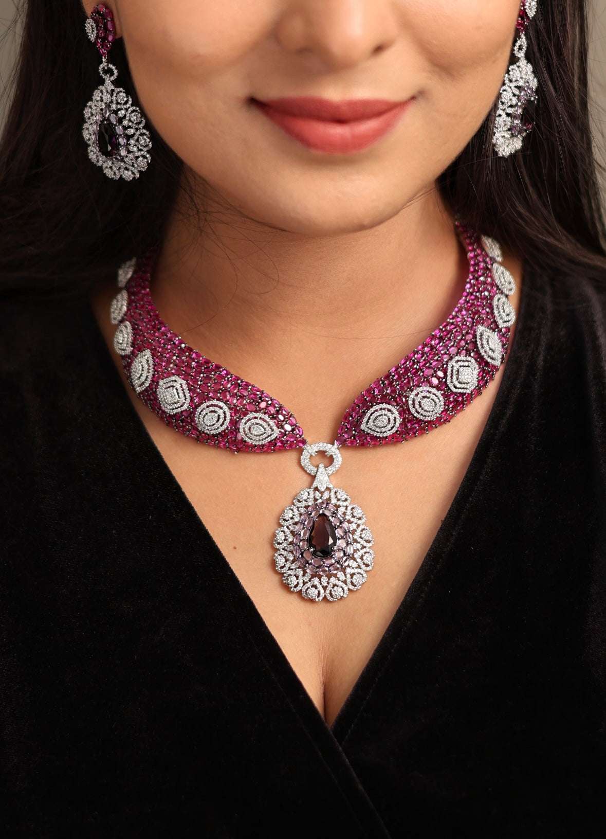 Amara Royale – Glamorous Rose Cut Diamond Necklace and Earrings Set