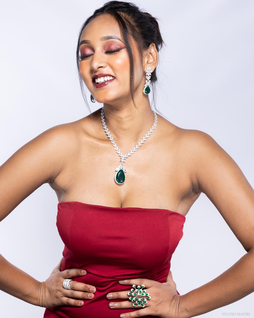 Emerald Green Red Dress With Green Jewelry Emerald Grace Royale Luxe Jewelry Set Emerald Green Red Dress With Green Jewelry Emerald Grace Royale Luxe Jewelry Set