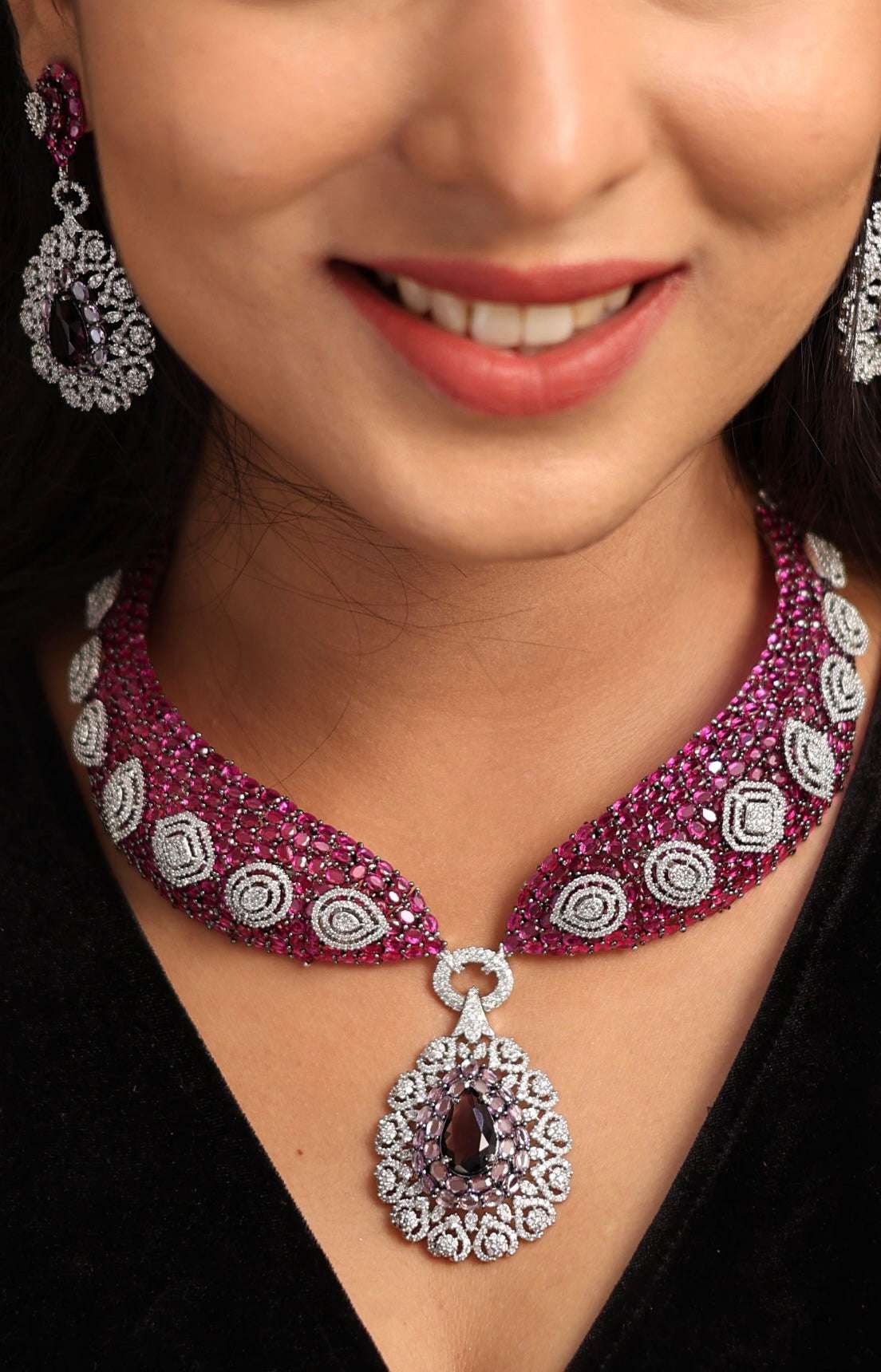 Amara Royale – Glamorous Rose Cut Diamond Necklace and Earrings Set