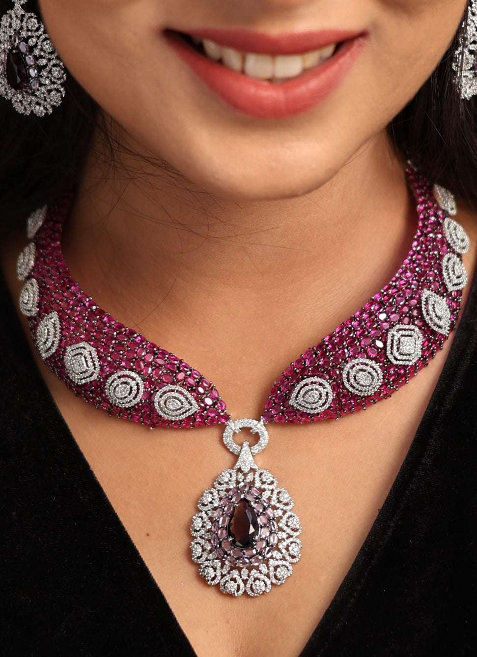 Amara Royale – Glamorous Rose Cut Diamond Necklace and Earrings Set