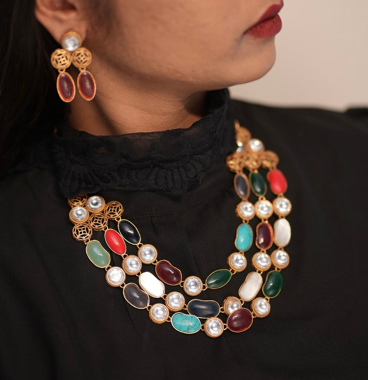 Front view of urban-style necklace with three-layered natural finish and copper base