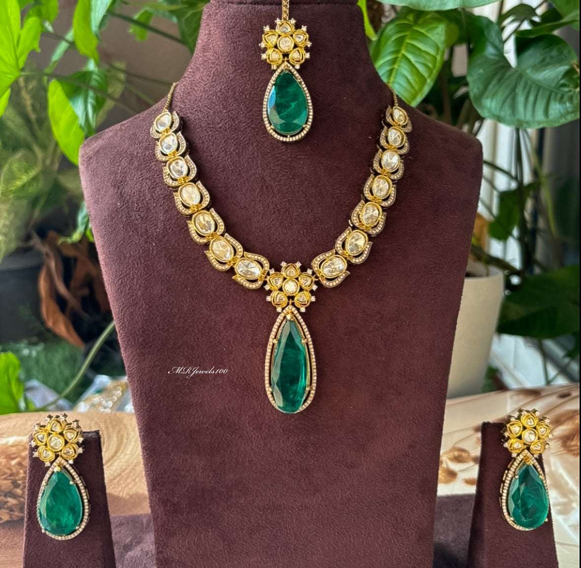 Kundan Emerald  Necklace Set with matching earrings and maangtikka
