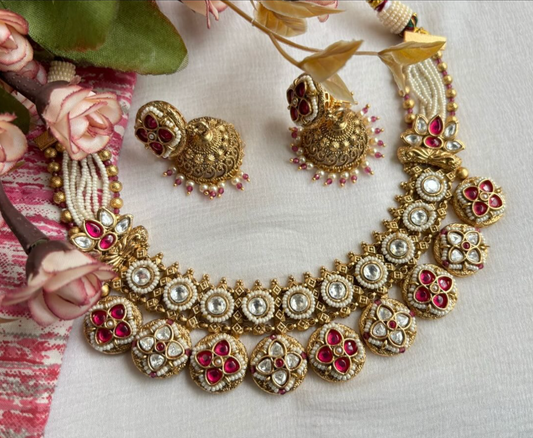 Antique Pretty traditional necklace