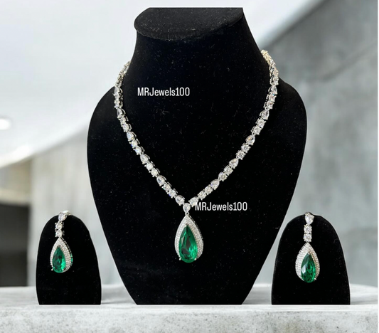Exquisite Emerald Pendant Necklace Set - Elevate Your Elegance
