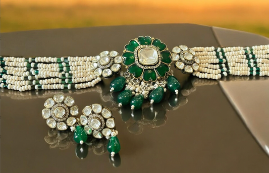 Elegant Green and Pearl Choker Necklace Set