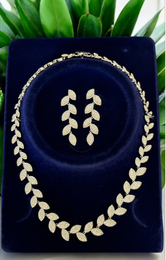 Our elegant leaf-inspired jewelry set.