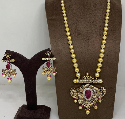Regal Pearl and Ruby Jewelry Set – Timeless Elegance