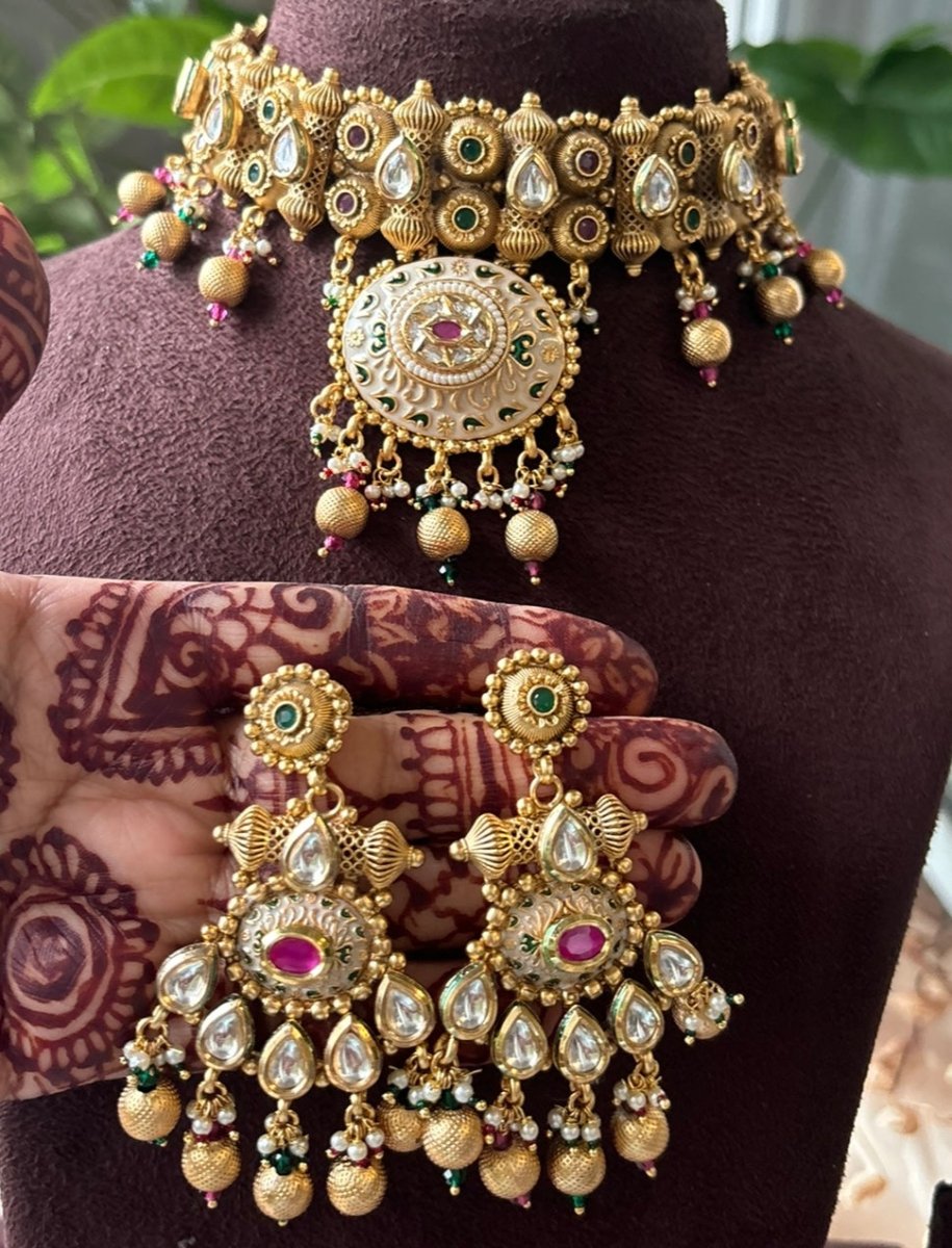 Anahita Antique Gold Kundan Set with Maang Tikka and earrings - MR Jewels