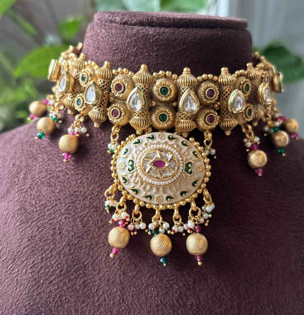 Anahita Antique Gold Kundan Set with Maang Tikka and earrings - MR Jewels