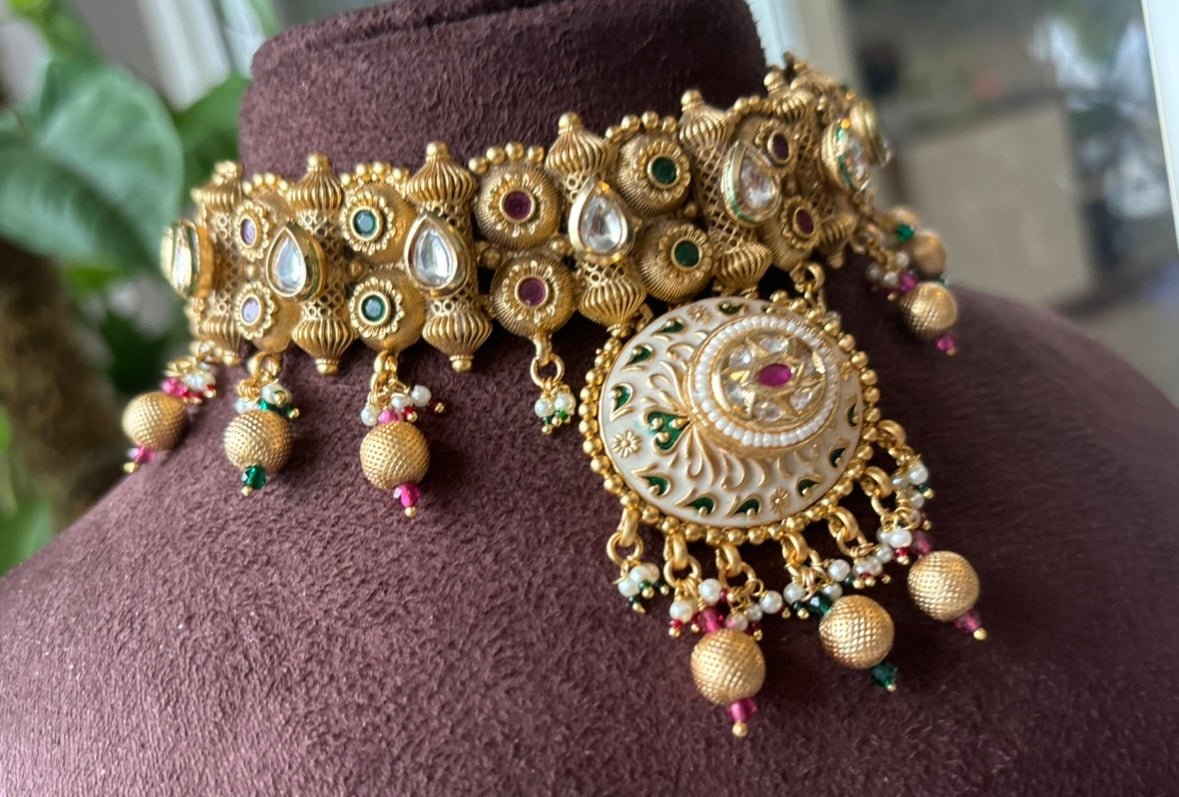 Anahita Antique Gold Kundan Set with Maang Tikka and earrings - MR Jewels