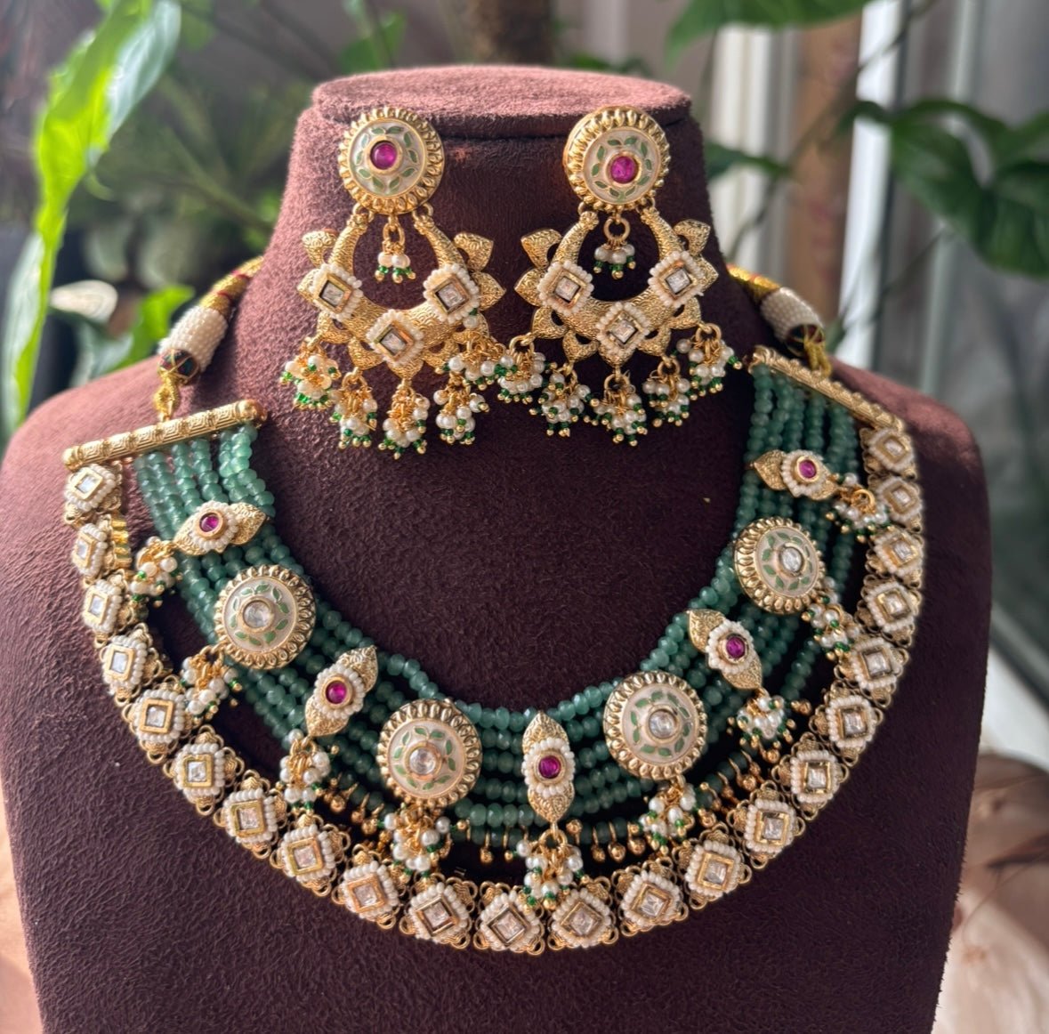 Antique Emerald Kundan Maharani Set - MR Jewels