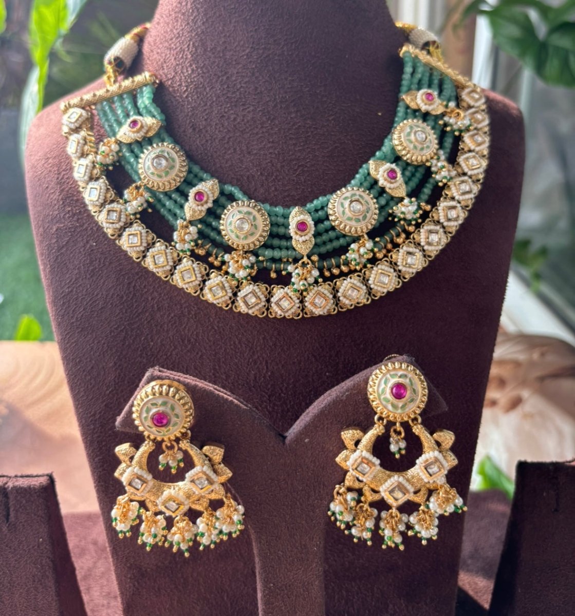 Antique Emerald Kundan Maharani Set - MR Jewels