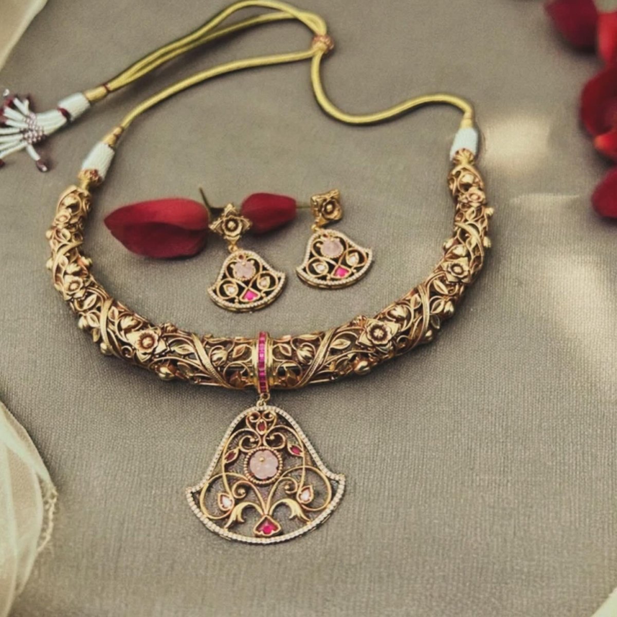 Antique Gold Filigree hasli - Vilandi Concept - MR Jewels
