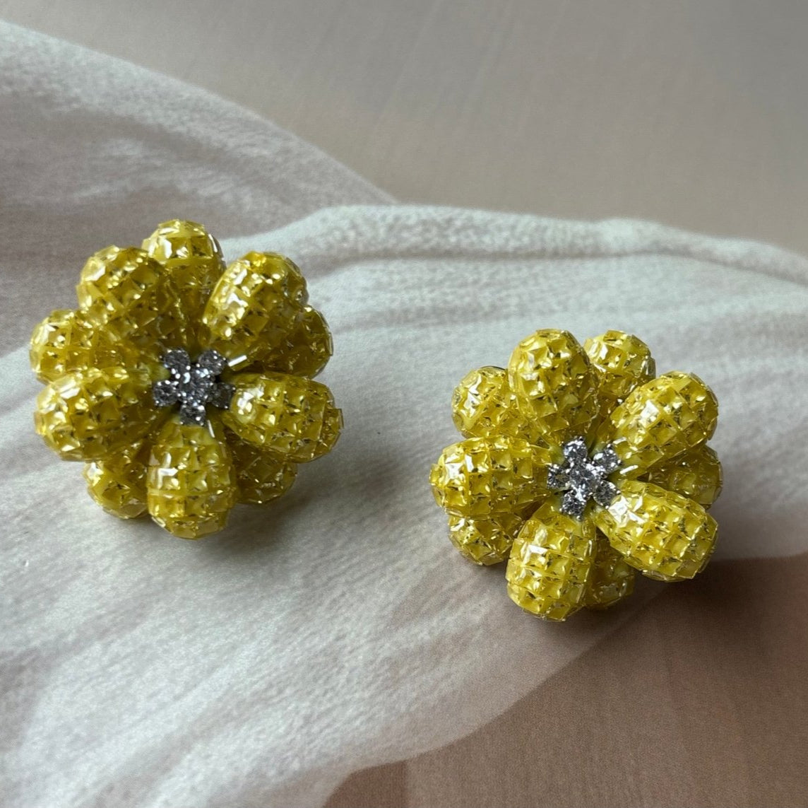 Blooming yellow flower earrings - MR Jewels