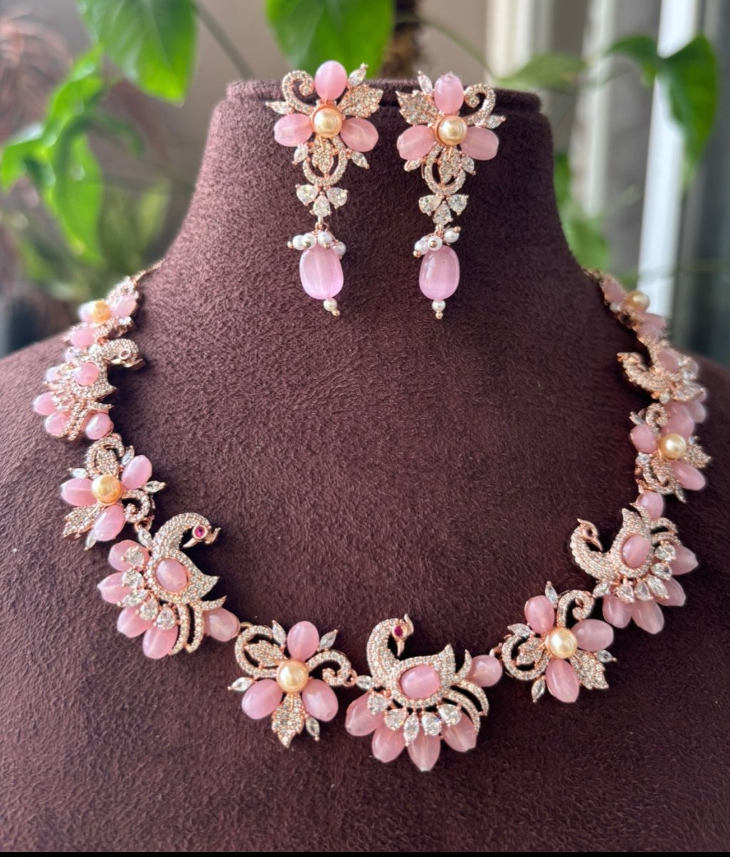 Blushing Peacock Pearl Necklace Set - MR Jewels