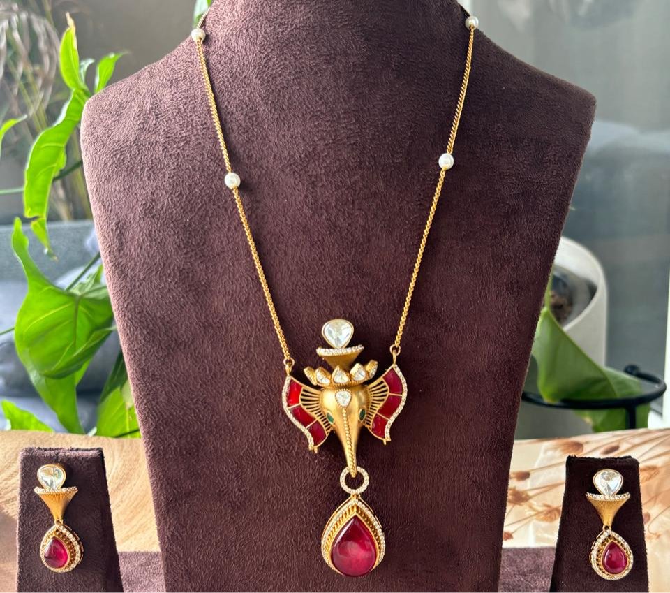 Divine Ganesha pendant set - MR Jewels