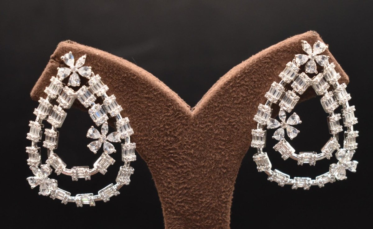 Drop shaped Diamond Earrings - MR Jewels