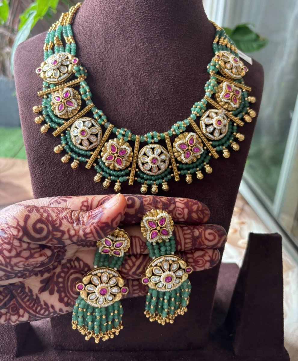 Emerald Grace Kundan Necklace Set - MR Jewels