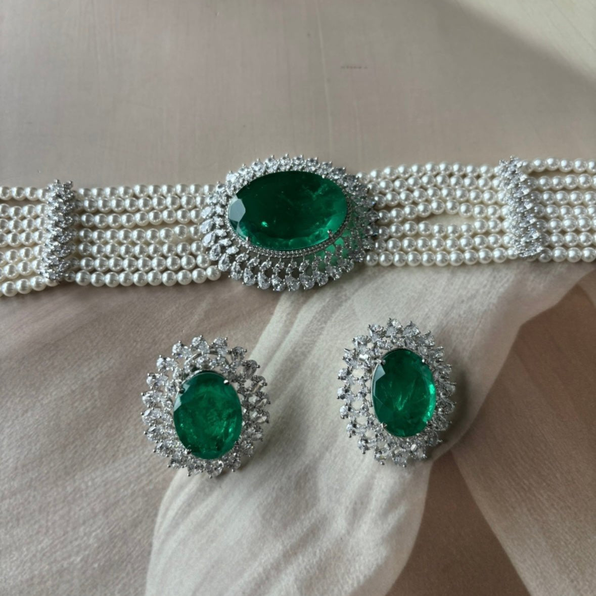 Emerald Grace Pearl Choker Necklace - MR Jewels