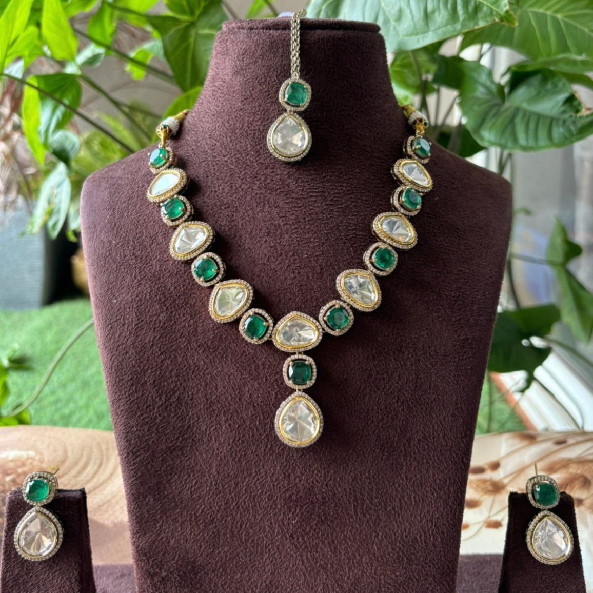 Emerald Majesty Kundan Necklace Set with maangtikaa