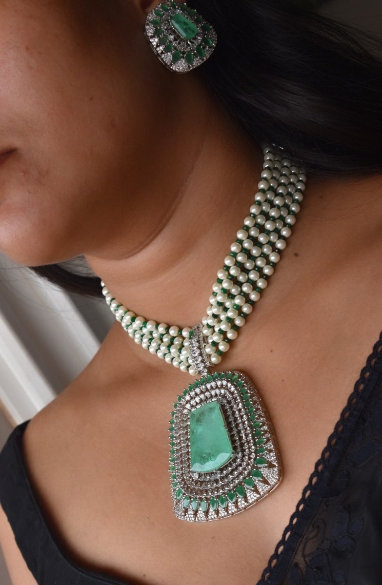 Emerald Majesty Pearl Necklace Set – A Masterpiece of Opulence and Elegance - MR Jewels